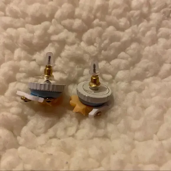 Plunder Ebony Bird with Flower Earrings - Picture 5 of 6